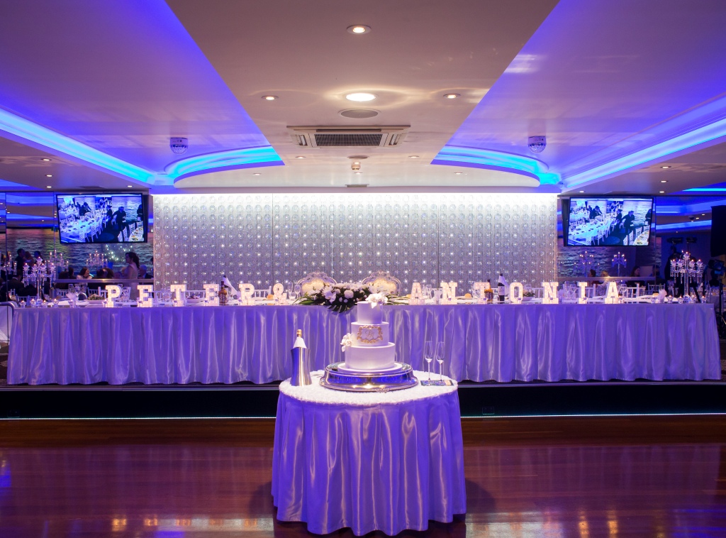 Organic Balloon Garlands Over Marquee Lights: Design Tips & Styling Inspiration  - Mini Marquee Letter Lights 4