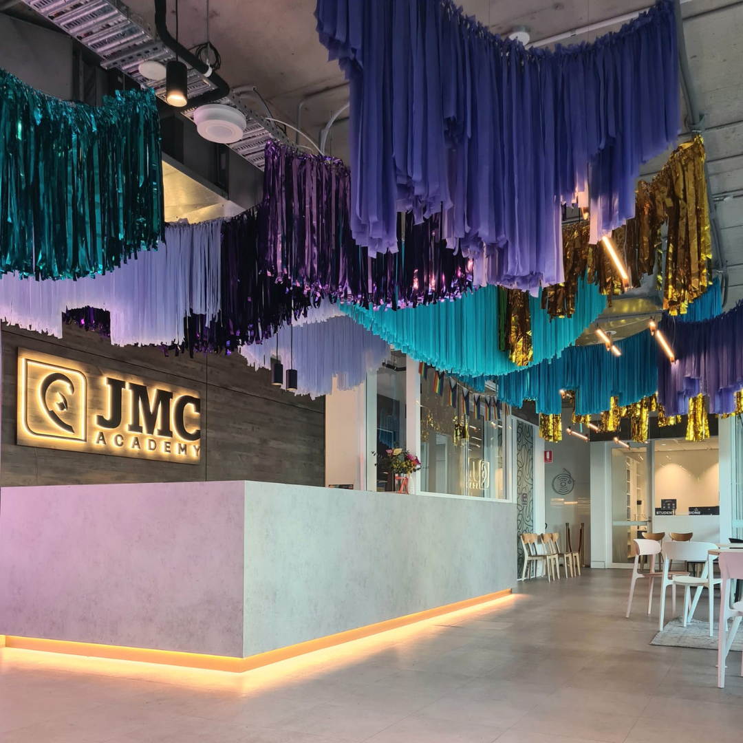 Why Streamer Garlands Are the Ultimate Party Essential - Square PS 17