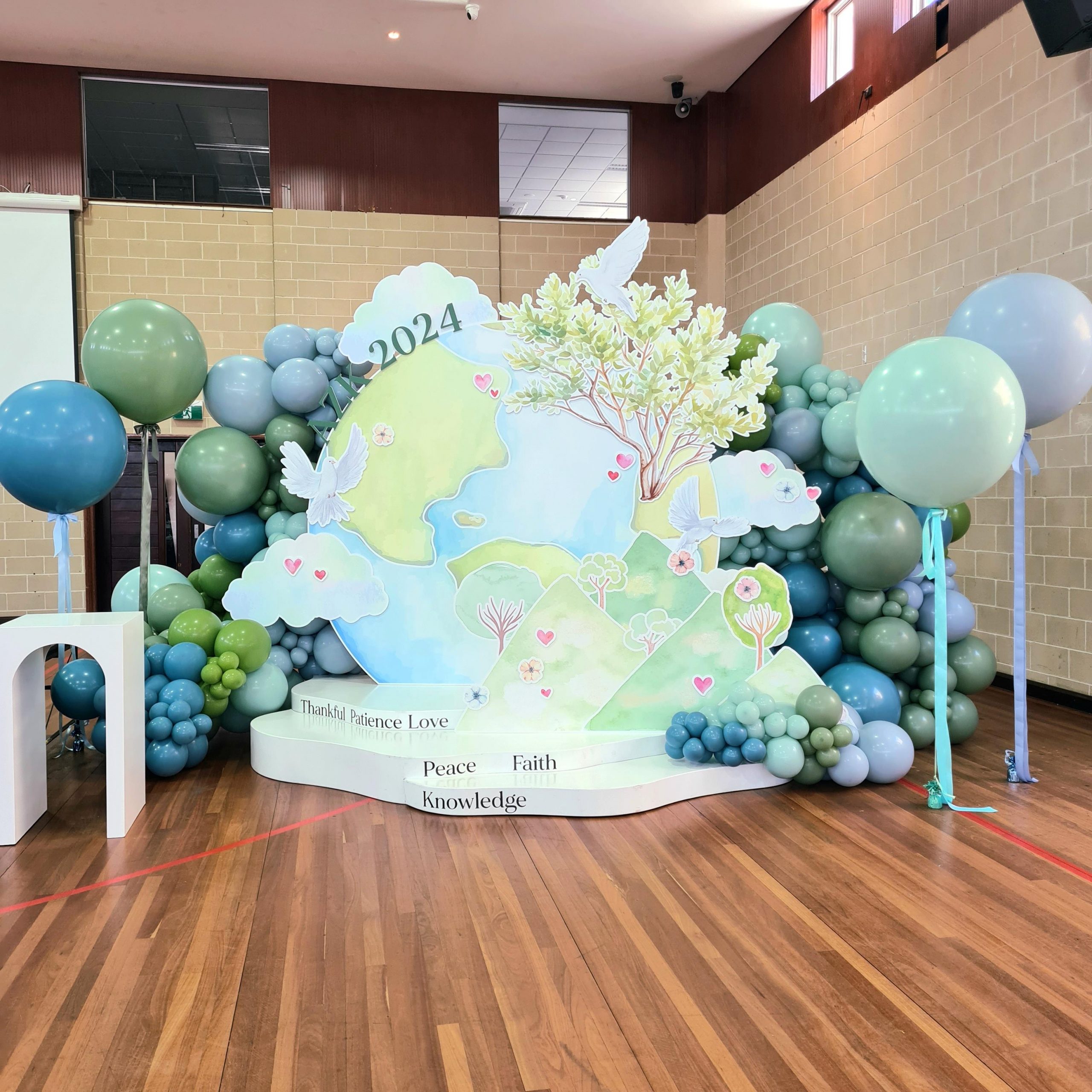 How Hosts in Sydney Use Balloons to Stretch a Decoration Budget - 20241212 122347 scaled